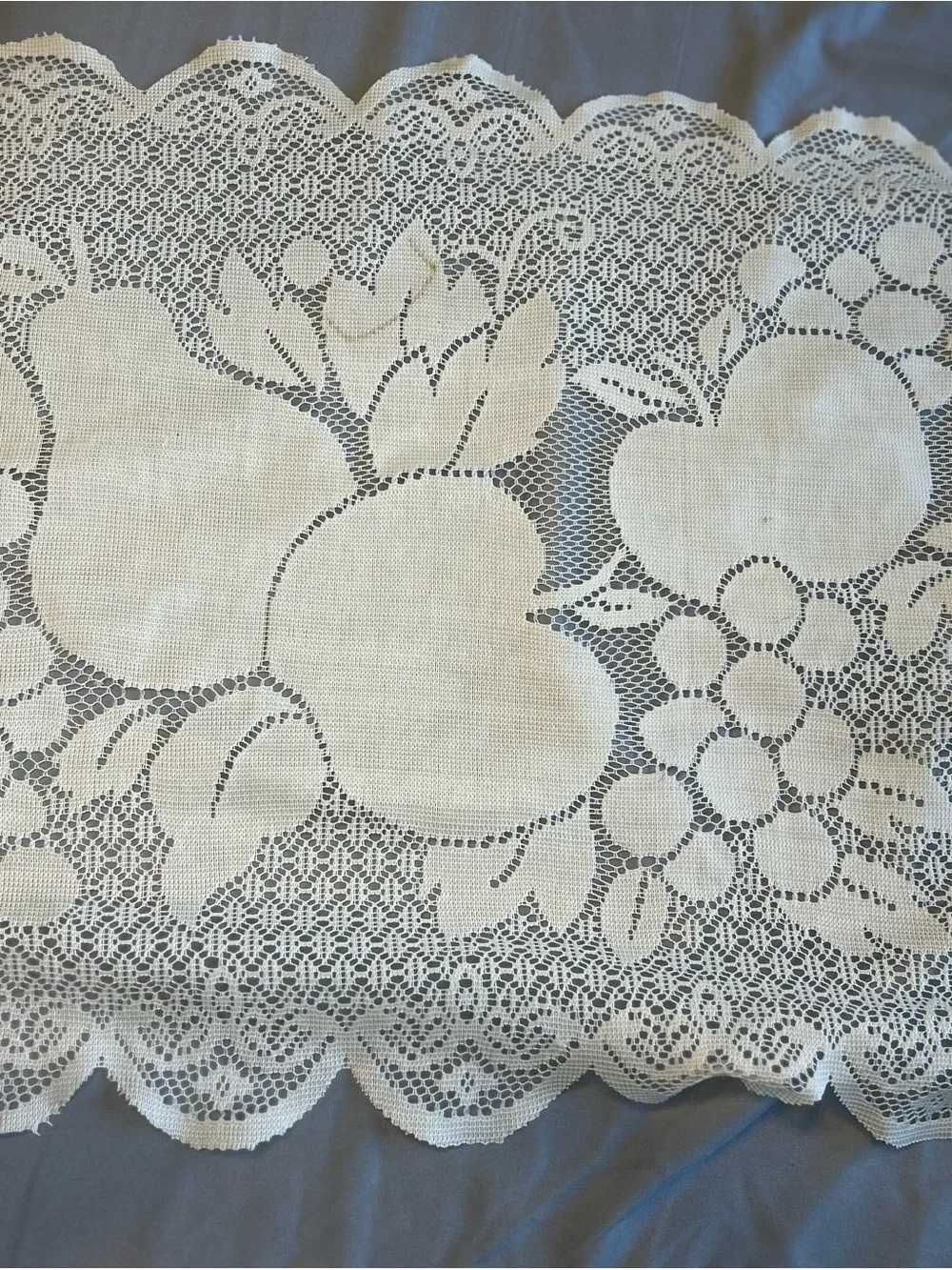 Vintage-Style White Lace Shorter Table Runner - Home Dining Fruit
